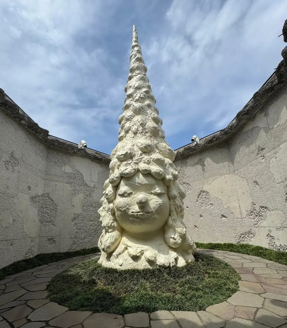 青森縣立美術館 奈良美智展覽室 — 1,2,3,4 畫作與小屋裝置全景