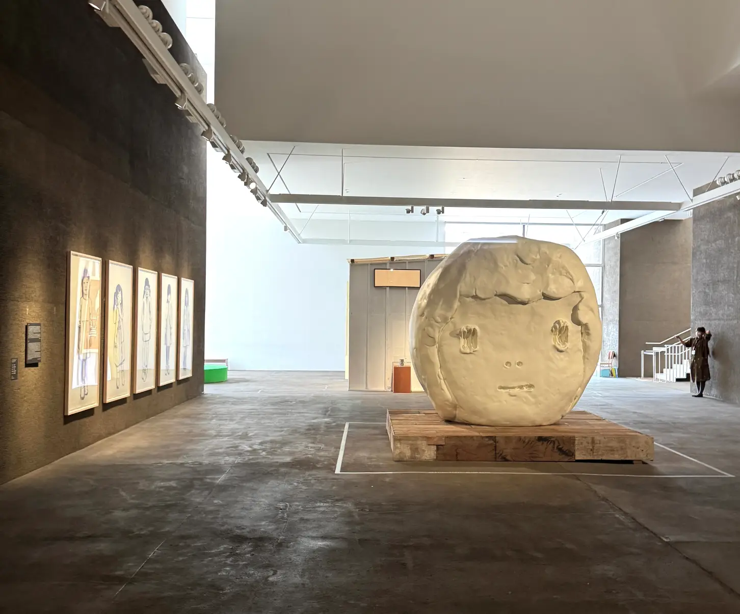 青森縣立美術館 奈良美智展區 — 人魚與幽靈雙幅畫作