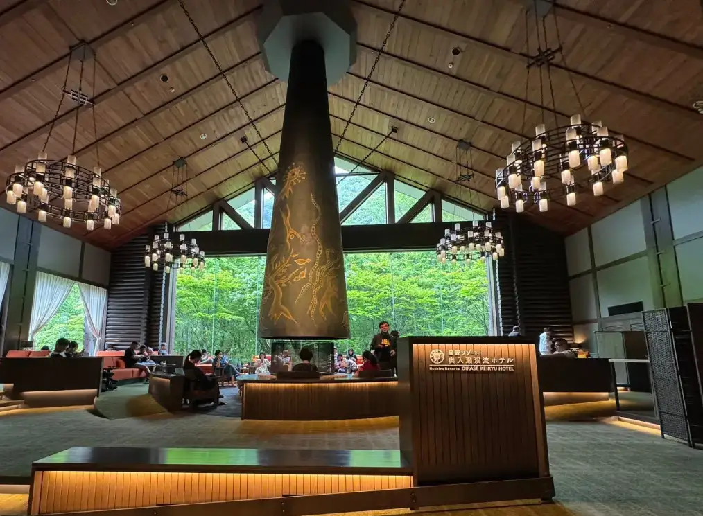 星野集團 奧入瀨溪流酒店 森之神話大廳 岡本太郎暖爐