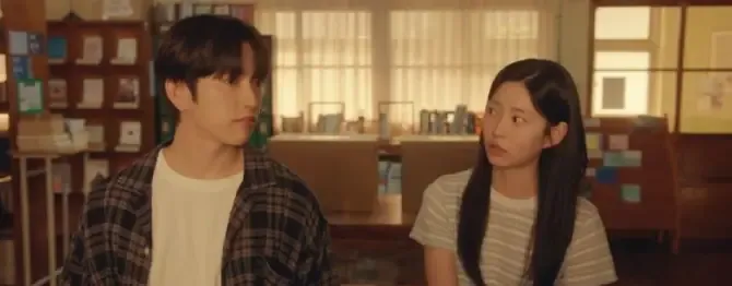 JTBC 韓劇《依然閃亮》EP1 延泰瑞與牟恩雅校園初次相遇劇照