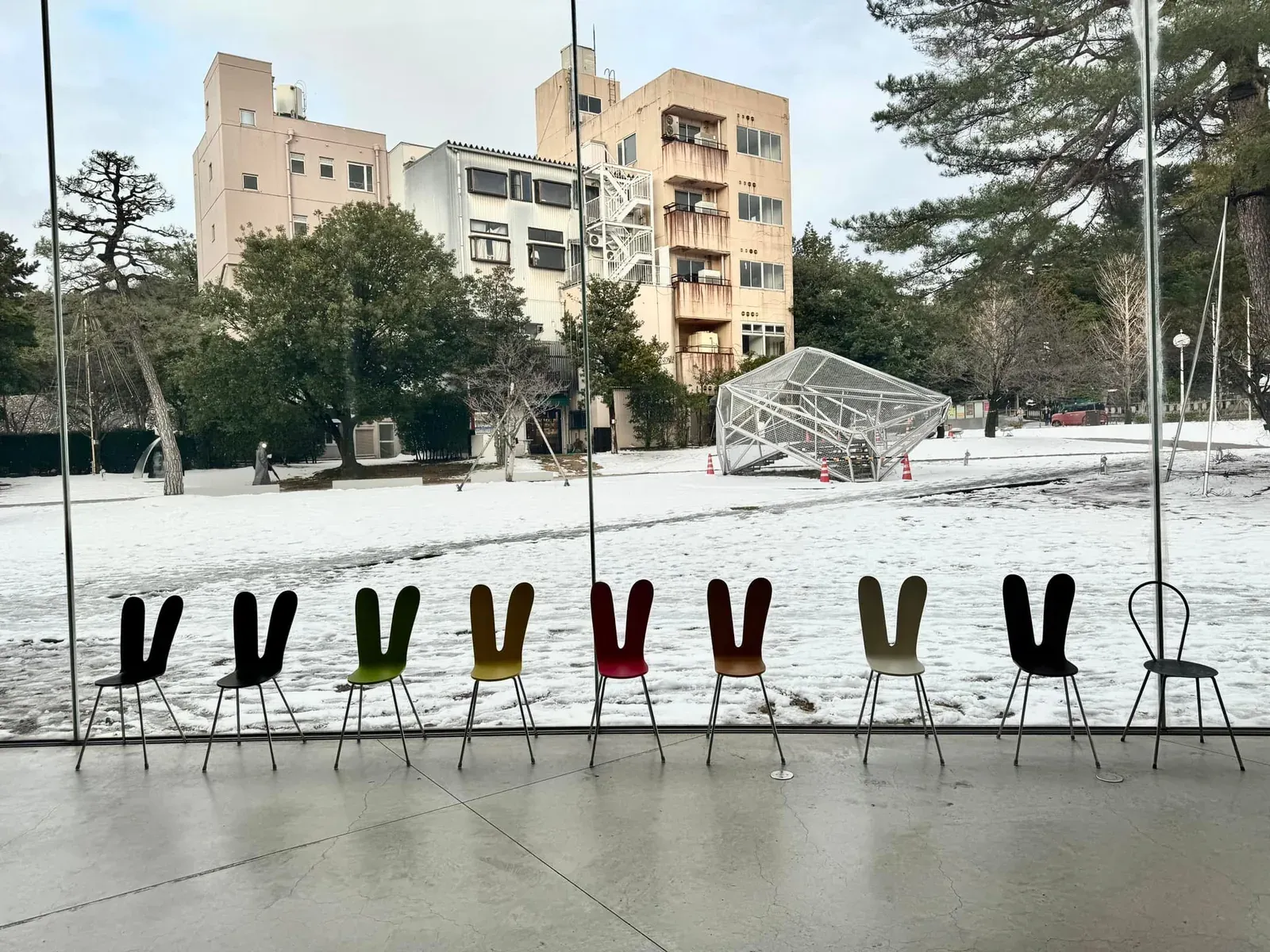 金澤 21 世紀美術館 白色圓形建築外觀