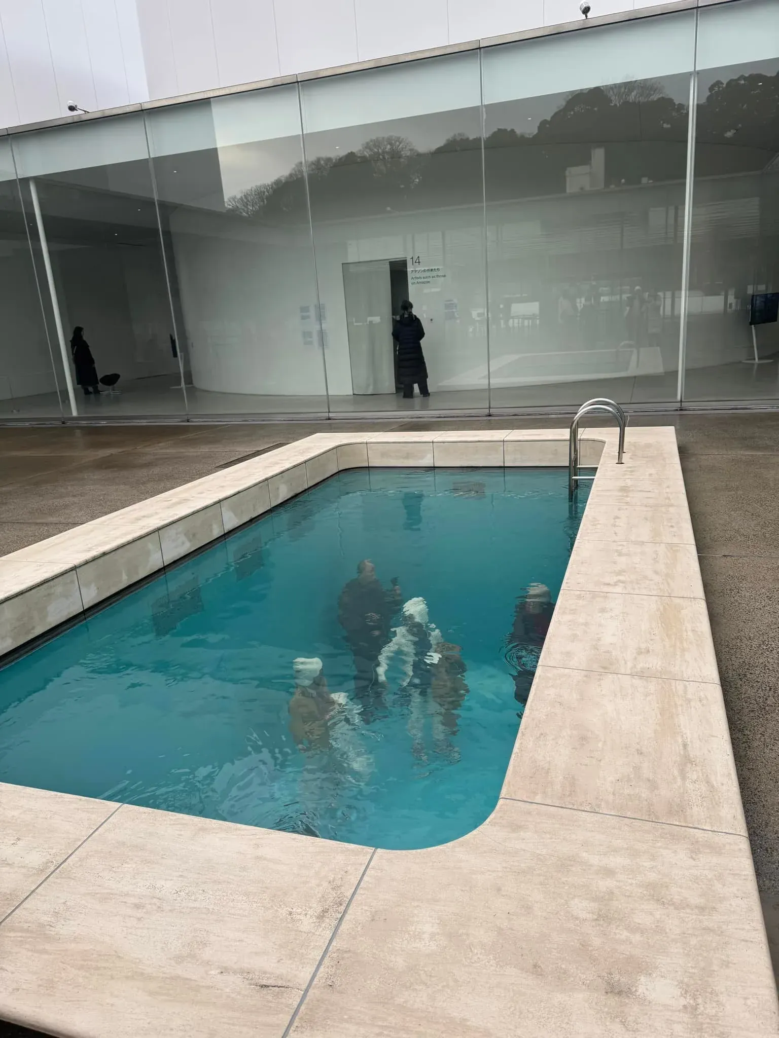 21 世紀美術館 泳池裝置 地面層俯瞰視角