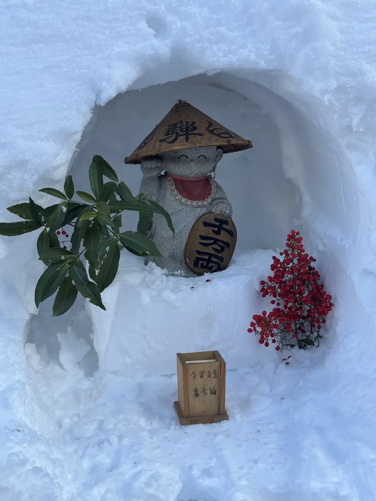 白川鄉 地藏菩薩 雪景 — 雪帽地藏石像特寫