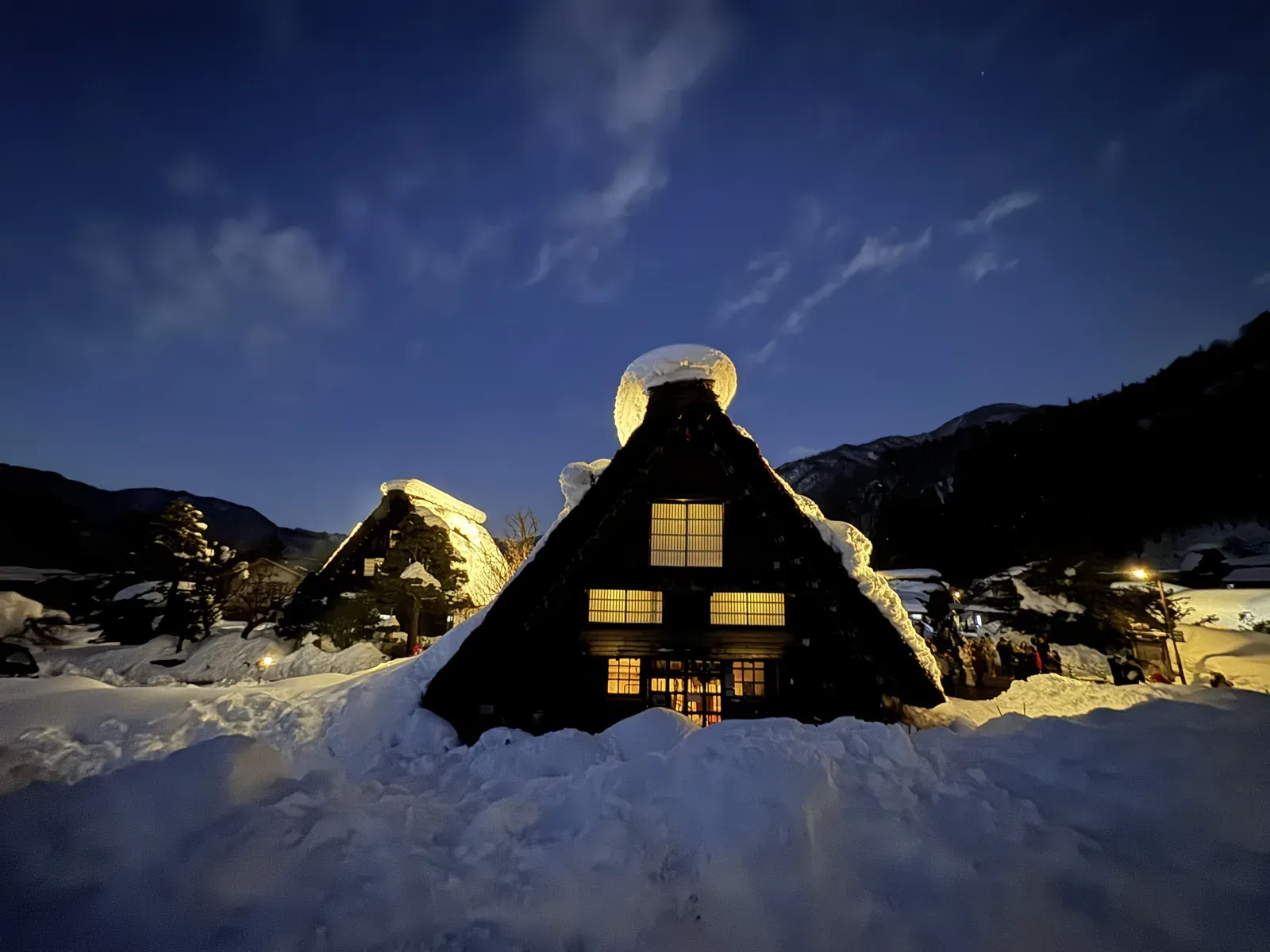 白川鄉 點燈 合掌屋 — 夜晚燈光全景
