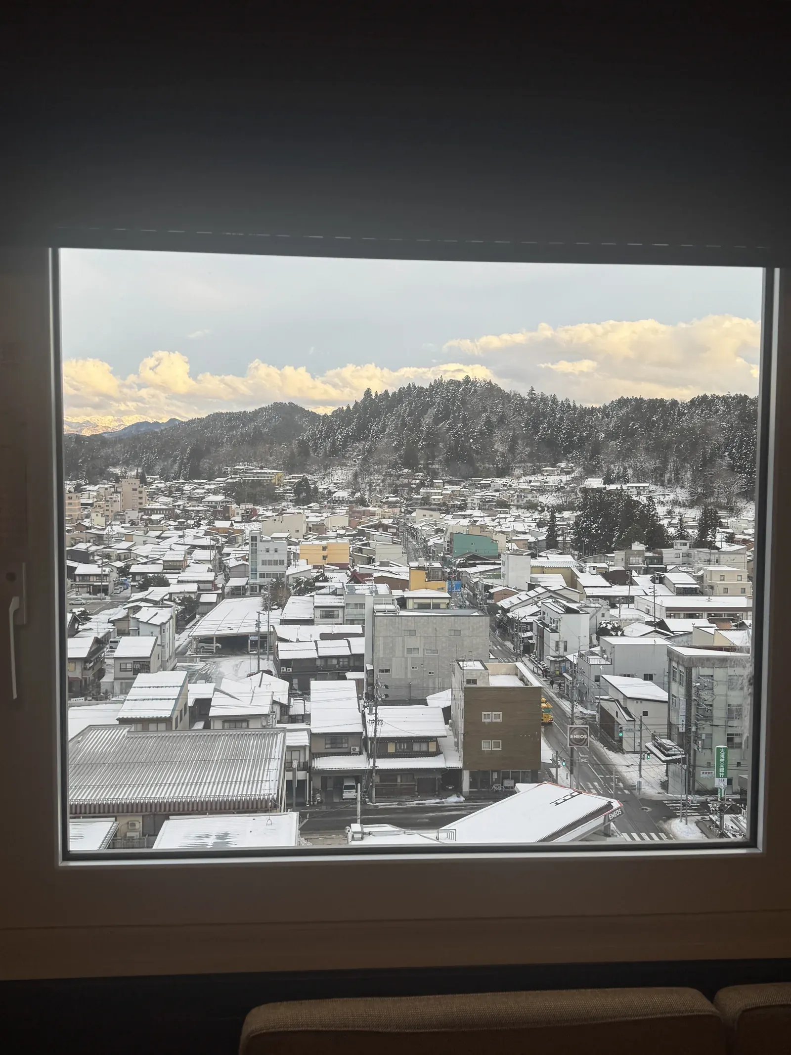 高山櫻庵 房間窗景 — 高山市區雪景俯瞰
