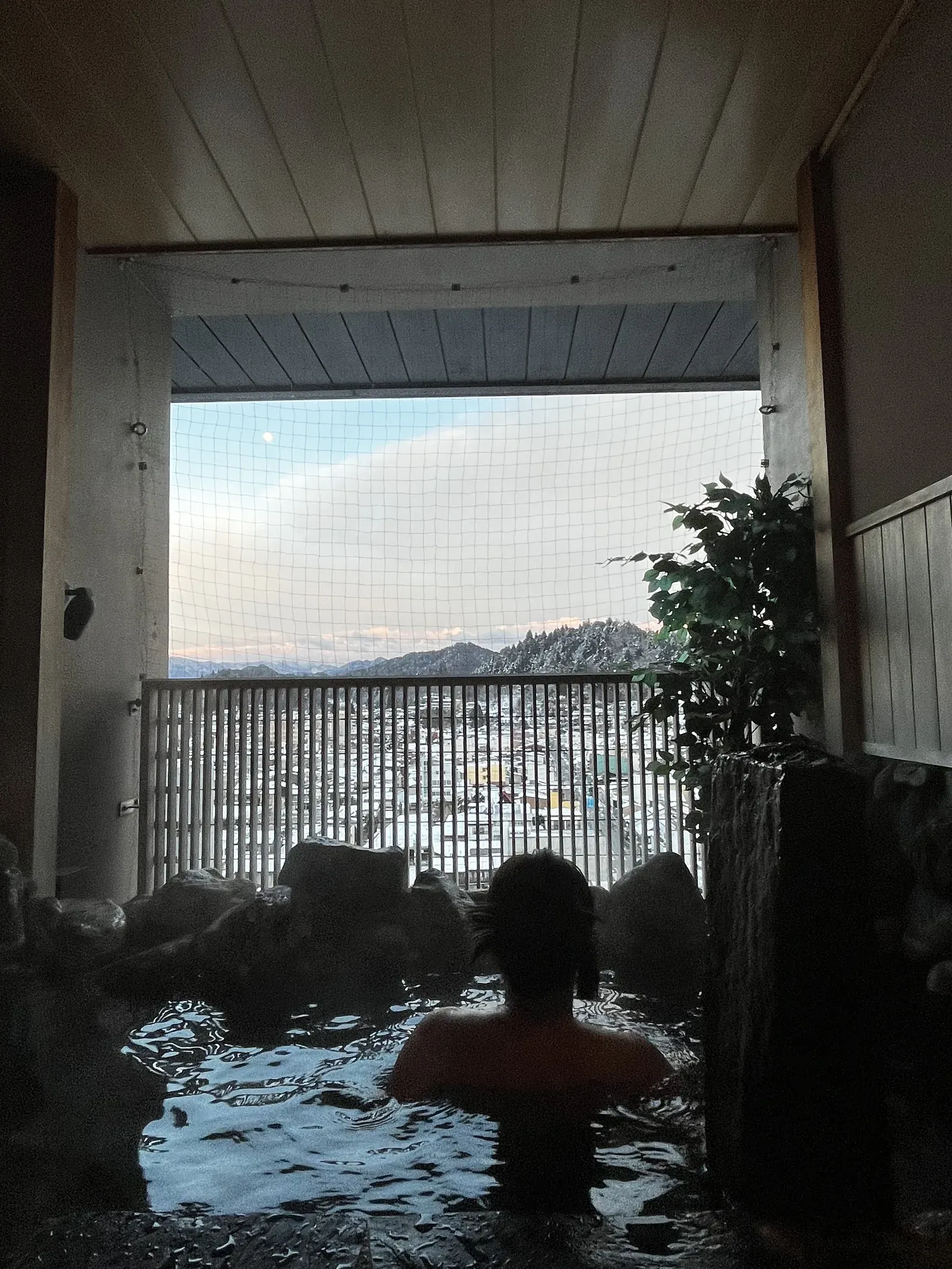 高山 溫泉 山景 — 露天風呂雪景山脈全景