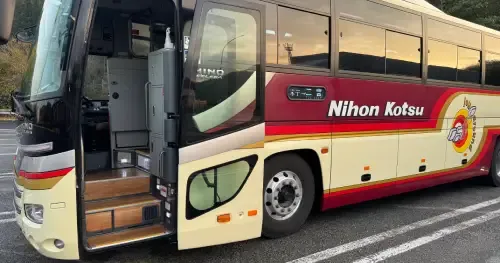日本交通 Nihon Kotsu 山陰特急巴士外觀 — 日野 SELEGA 車型