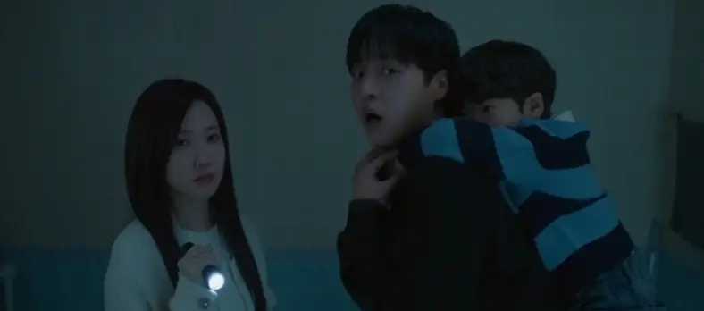 《毛骨悚然的戀愛》EP3 千如麗脫下手套後馬康旭看見鬼魂場景畫面
