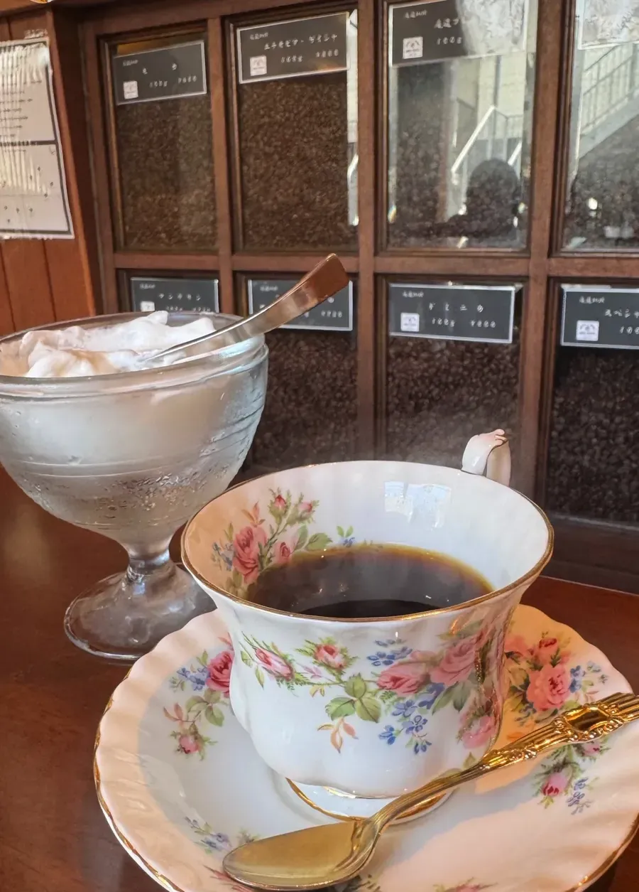 福岡西新老派喫茶店：庵道珈琲手沖咖啡與冰淇淋蘇打