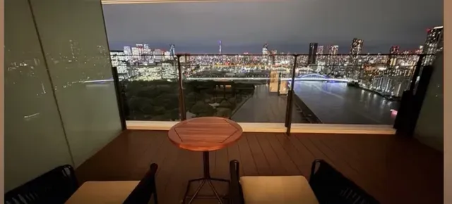 東京 Mesm Tokyo 飯店陽台景觀：晴空塔與東京鐵塔夜景拍照打卡上網