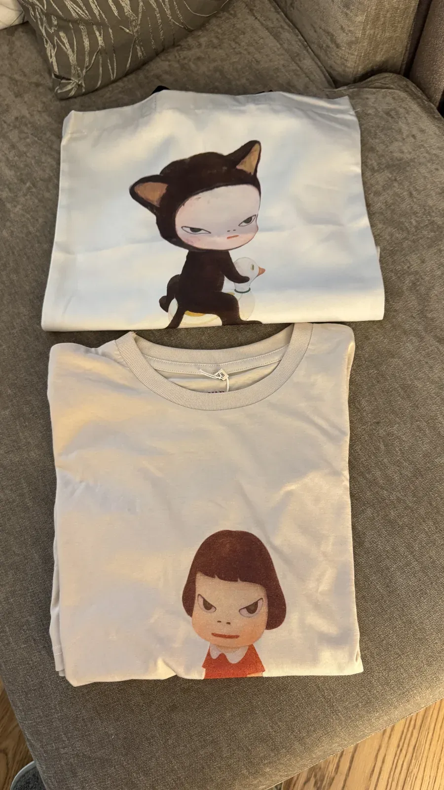 奈良美智 Harmless Kitty 托特包與 Missing in Action T-shirt 摺疊平放